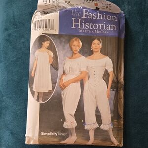 Simplicity Trims Fashion Historian Pattern